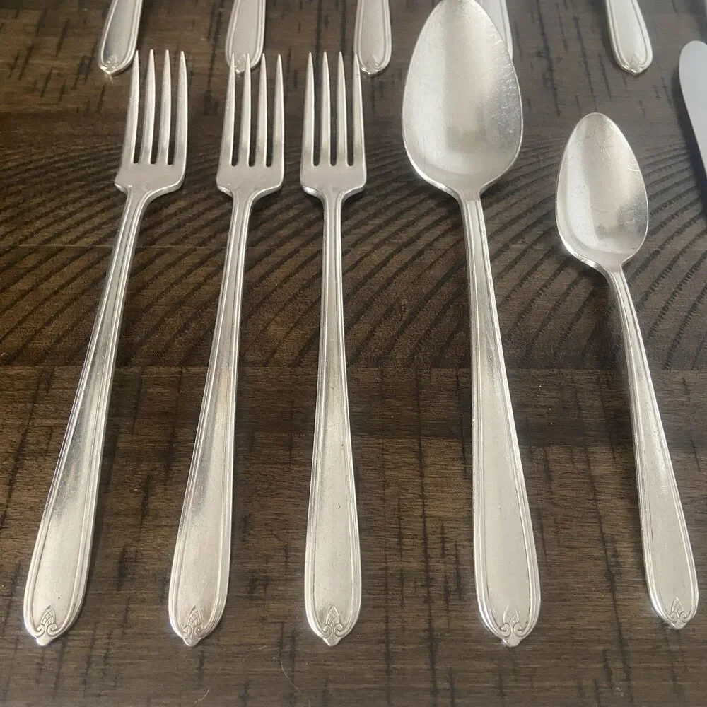 14 Oneida Heirloom Silver Plate Longchamps Chaumont Flatware Replacement Set